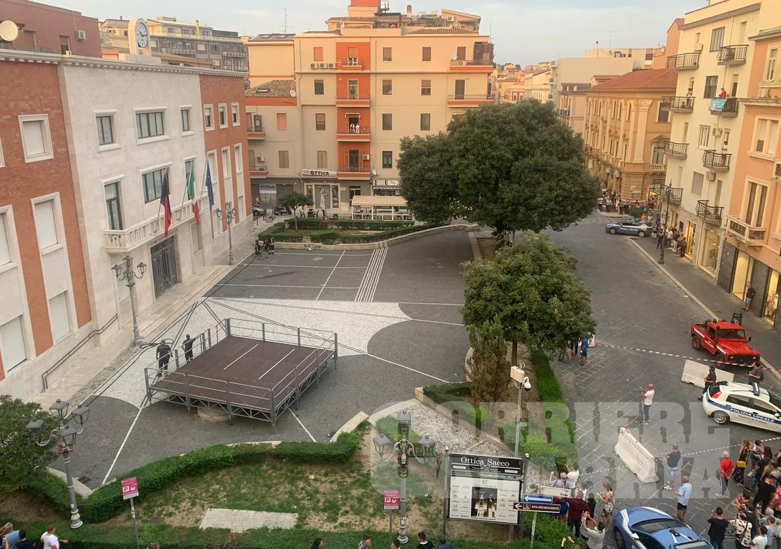 Crotone, era inoffensivo l'ordigno nello zaino lasciato davanti al Municipio