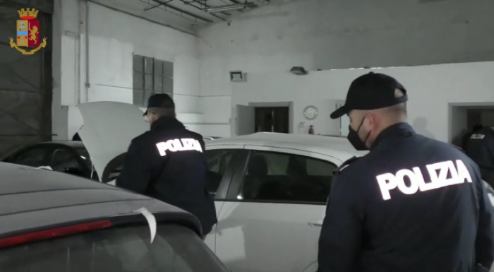 Cosenza, scacco alla gang che “riciclava” le auto: quattro arresti – NOMI E VIDEO