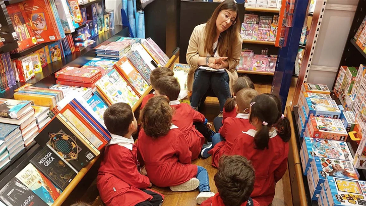 I bimbi della sezione 5 anni della scuola dell’infanzia paritaria “la Coccinella” “scoprono” i libri