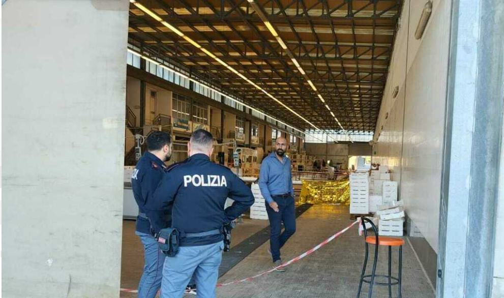 Sparatoria in un mercato ittico, due morti