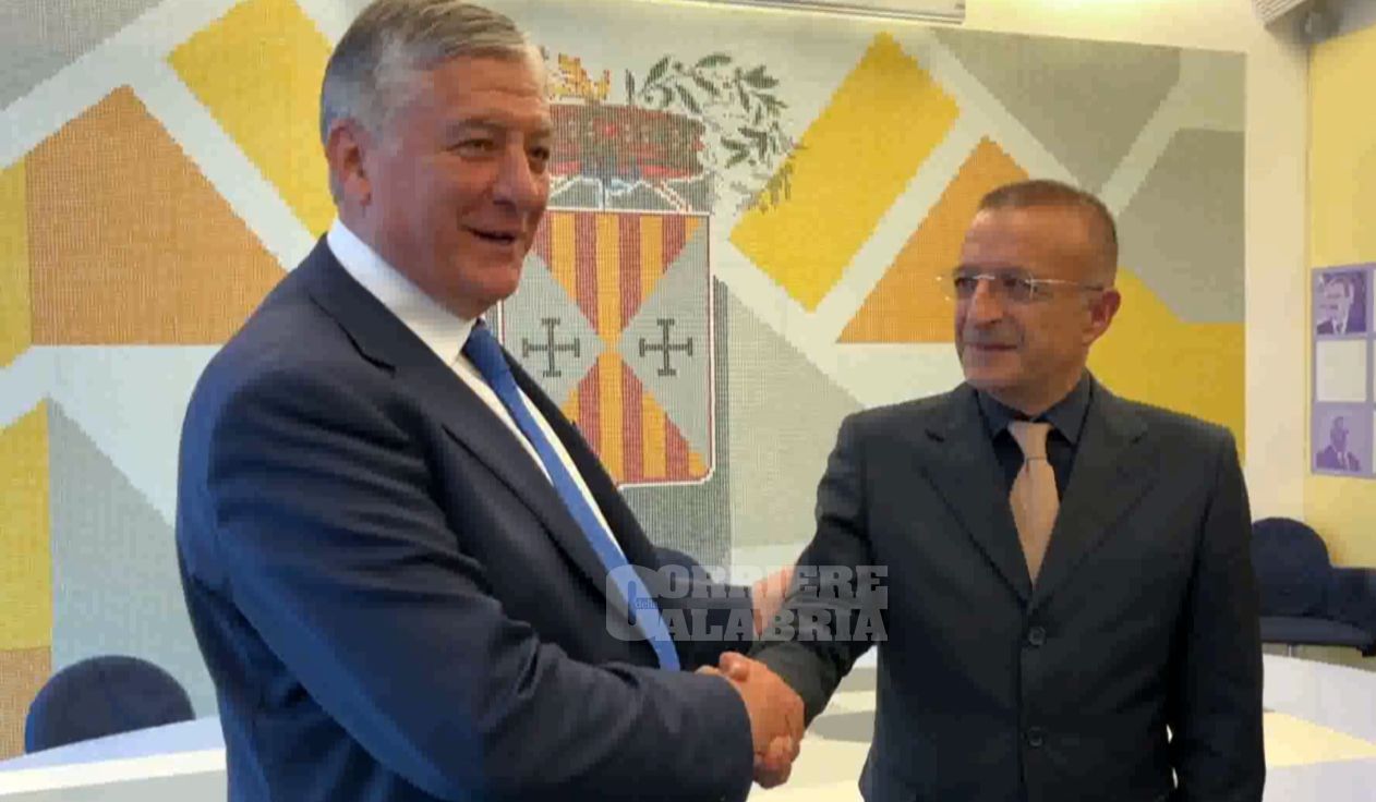 La “Comunità arbereshe di Calabria” si presenta alla Provincia di Catanzaro – VIDEO