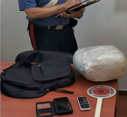 In treno con 3 chili di marijuana nello zaino, arrestato