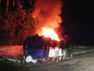 Sopreso mentre dà fuoco a un cassonetto, una denuncia a Corigliano Rossano