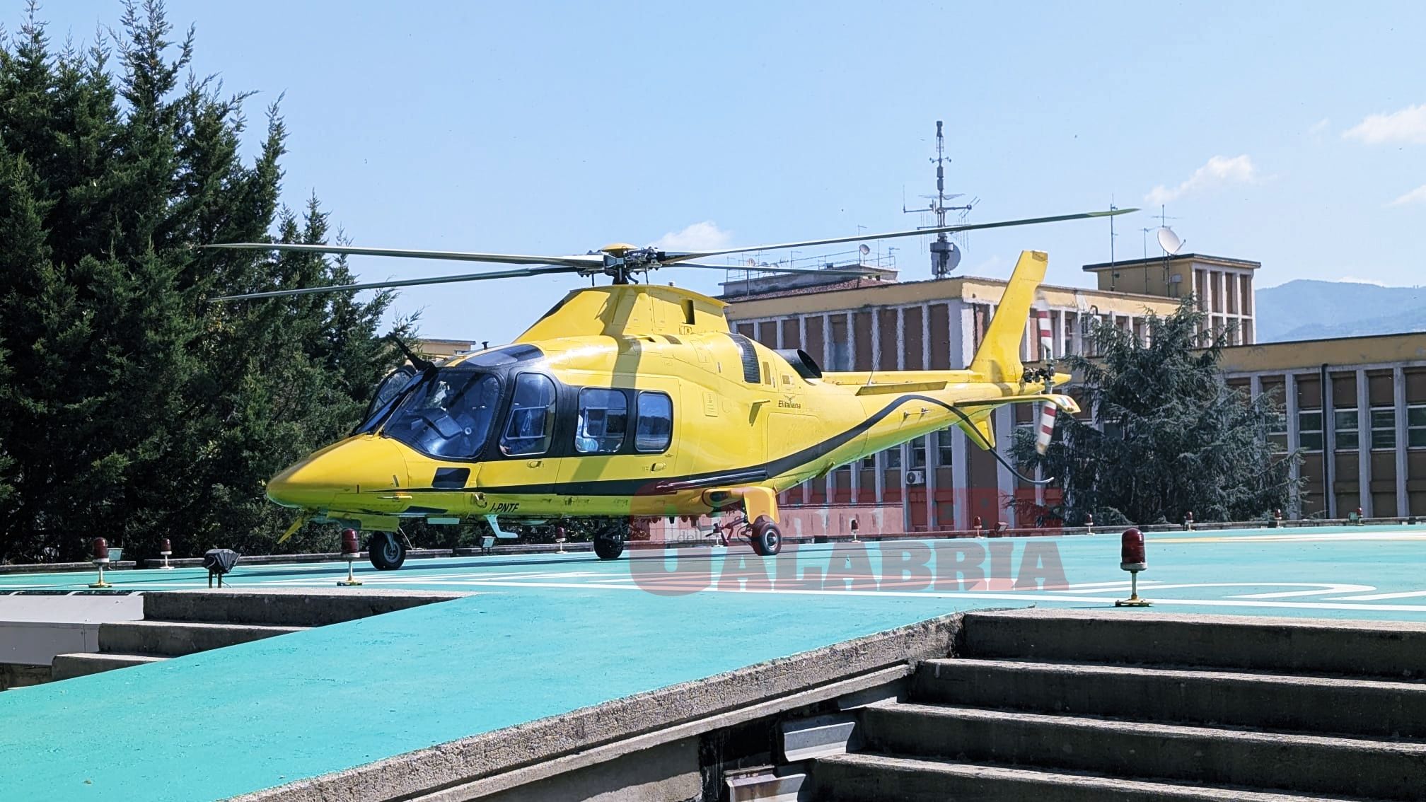 Cosenza, dopo trent’anni torna l’elisoccorso all’Annunziata. «Risparmiati fino a 30 minuti» – FOTO E VIDEO