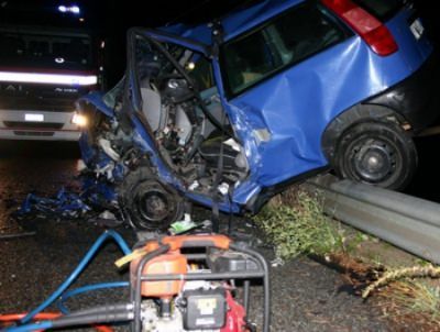 Scontro nel Crotonese, muore un giovane