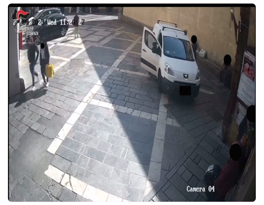 Furto in gioielleria a Mormanno, i carabinieri arrestano una coppia – VIDEO