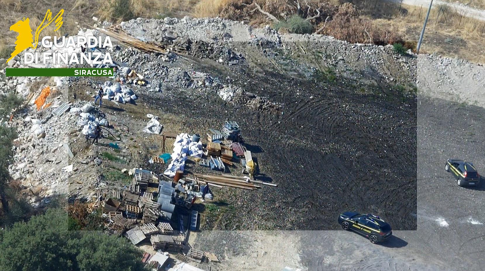 Rifiuti interrati fino a far alzare il terreno di alcuni metri – VIDEO