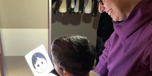 Manuela Silvestri e Leonardo (mani aperte a foglia)