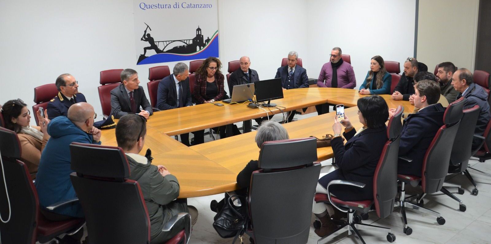 Fratelli d’Italia: vicinanza alle forze dell’ordine e impegno per la sicurezza del territorio