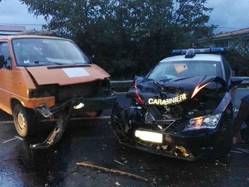 Incidente sulla 106, feriti tre carabinieri