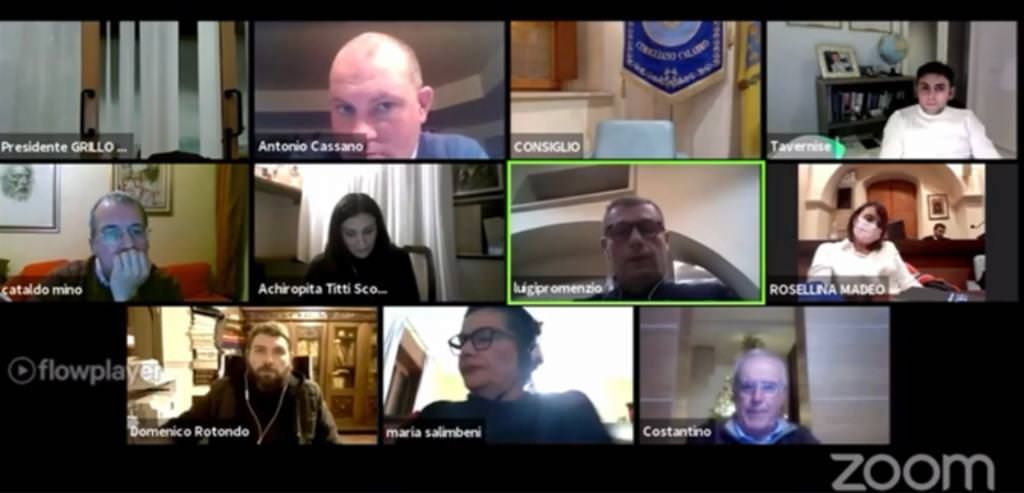 "Mi sono rotta…", social in subbuglio. L'epiteto della Salimbeni in diretta in Consiglio a Corigliano Rossano – VIDEO