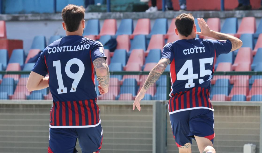 Cosenza, tre finali per blindare il terzo posto. Per il Crotone il percorso più lungo nei playoff