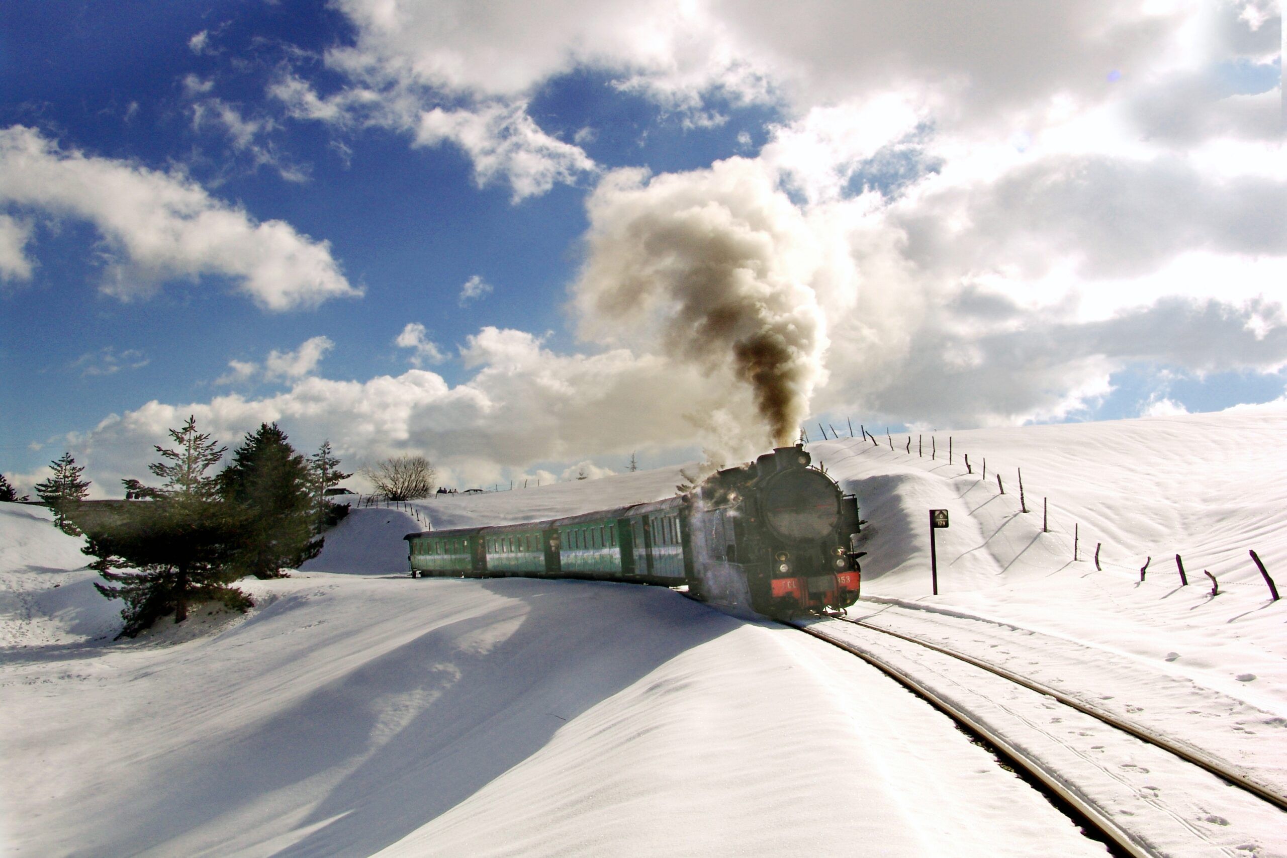 Dalla Sila all’Aspromonte, gli operatori benedicono la neve. Ma «a Gambarie gli impianti di risalita sono fermi» – VIDEO