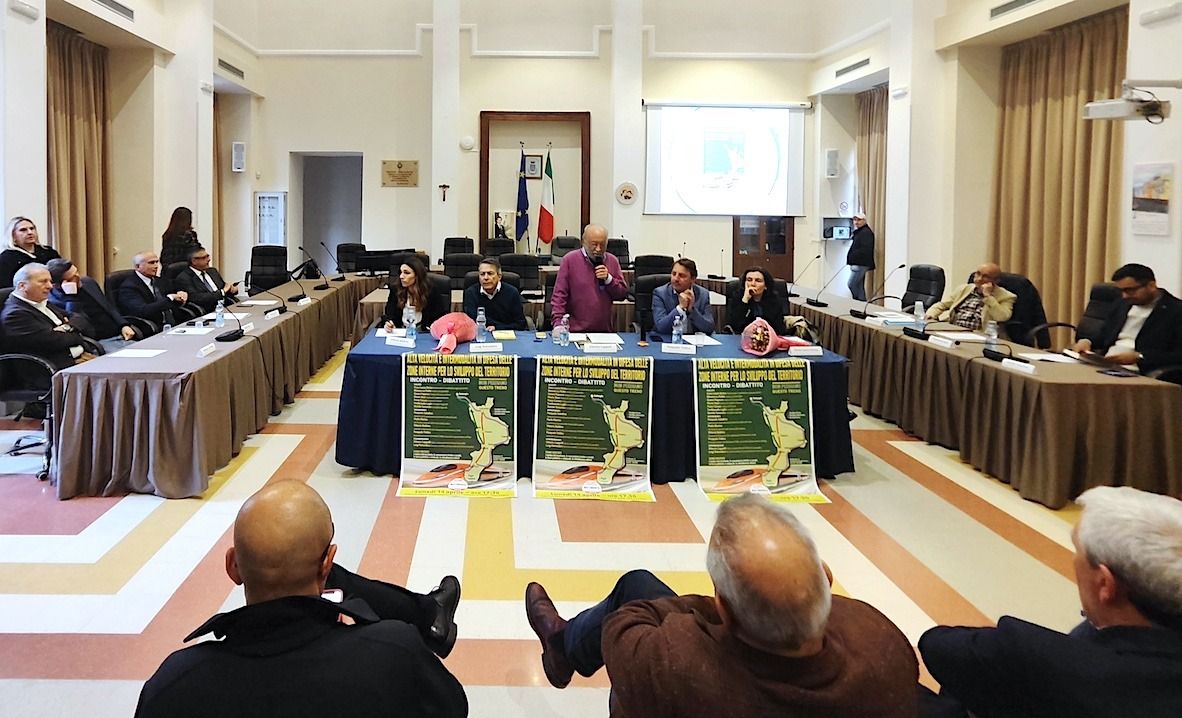 Tridico (M5S) lancia la mobilitazione per l’Alta Velocità e boccia il Ponte: «Inutile e dannoso»