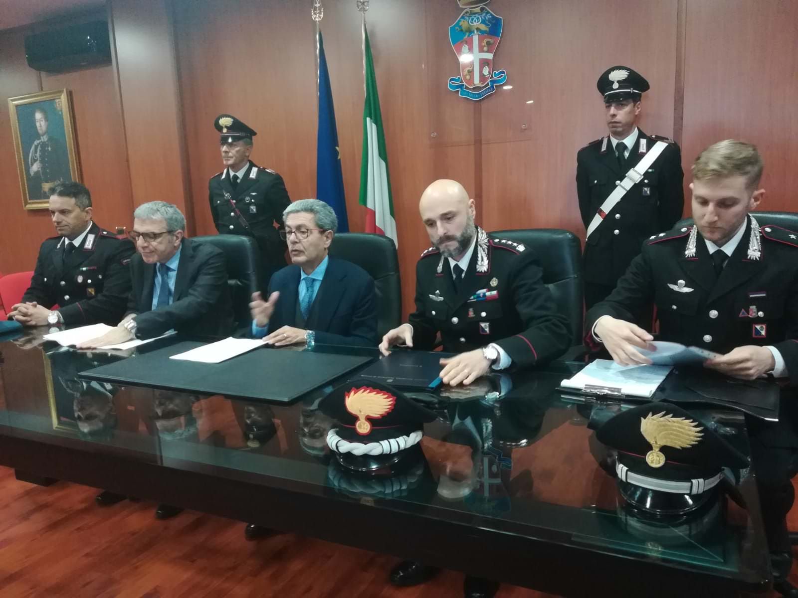 A Cosenza «un campionario di orrori». Costringevano moglie e figlia a prostituirsi per 5 euro – VIDEO