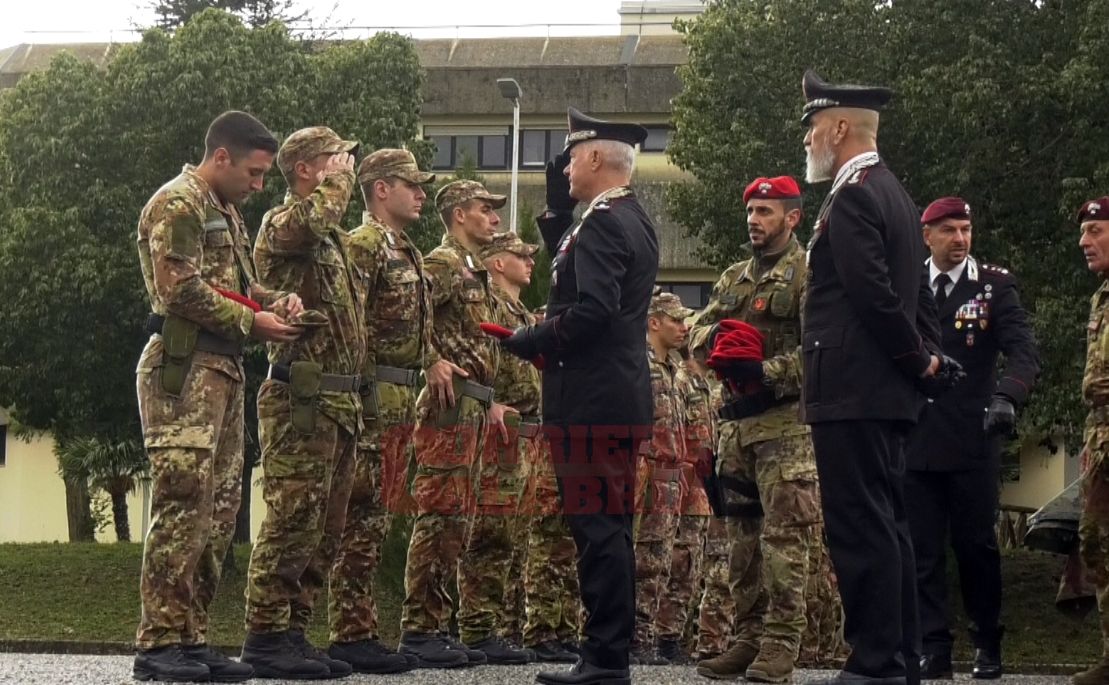 Il simbolo e l’orgoglio degli “Squadroni Eliportati Cacciatori”: basco rosso per 27 militari – VIDEO E FOTO