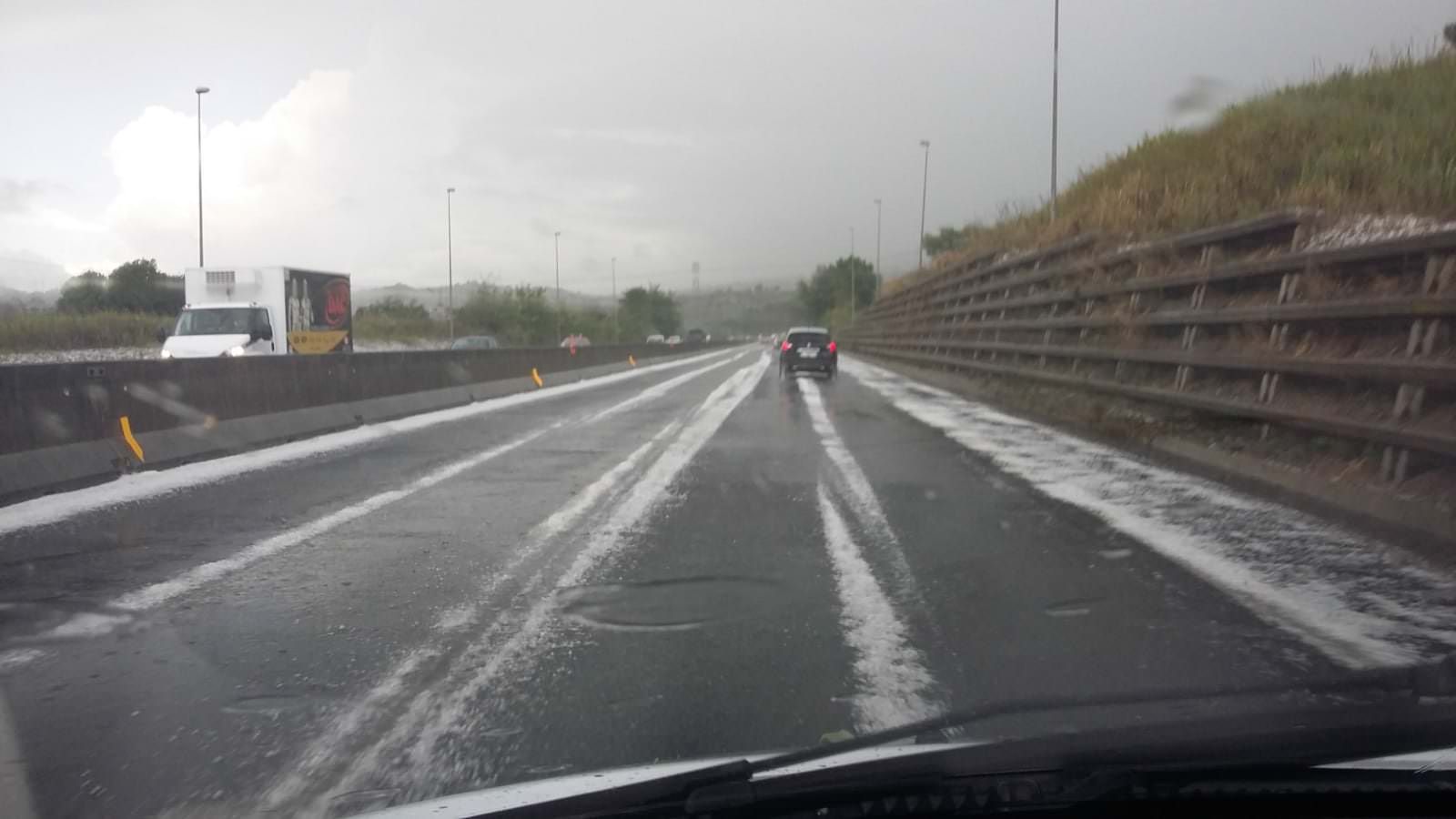 Grandinata nel Catanzarese, disagi sulla Statale dei Due Mari