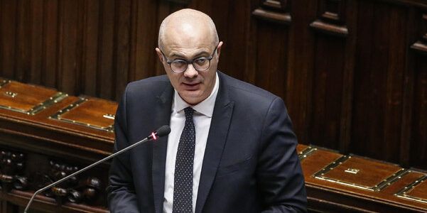 Emergenza sbarchi in Calabria, D’Incà: «Dal governo risposte immediate»