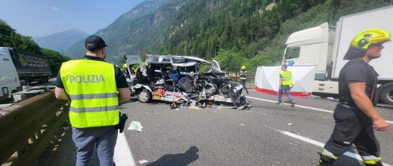 Scontro tra ambulanza e tir sull’A22, morti paziente e accompagnatore