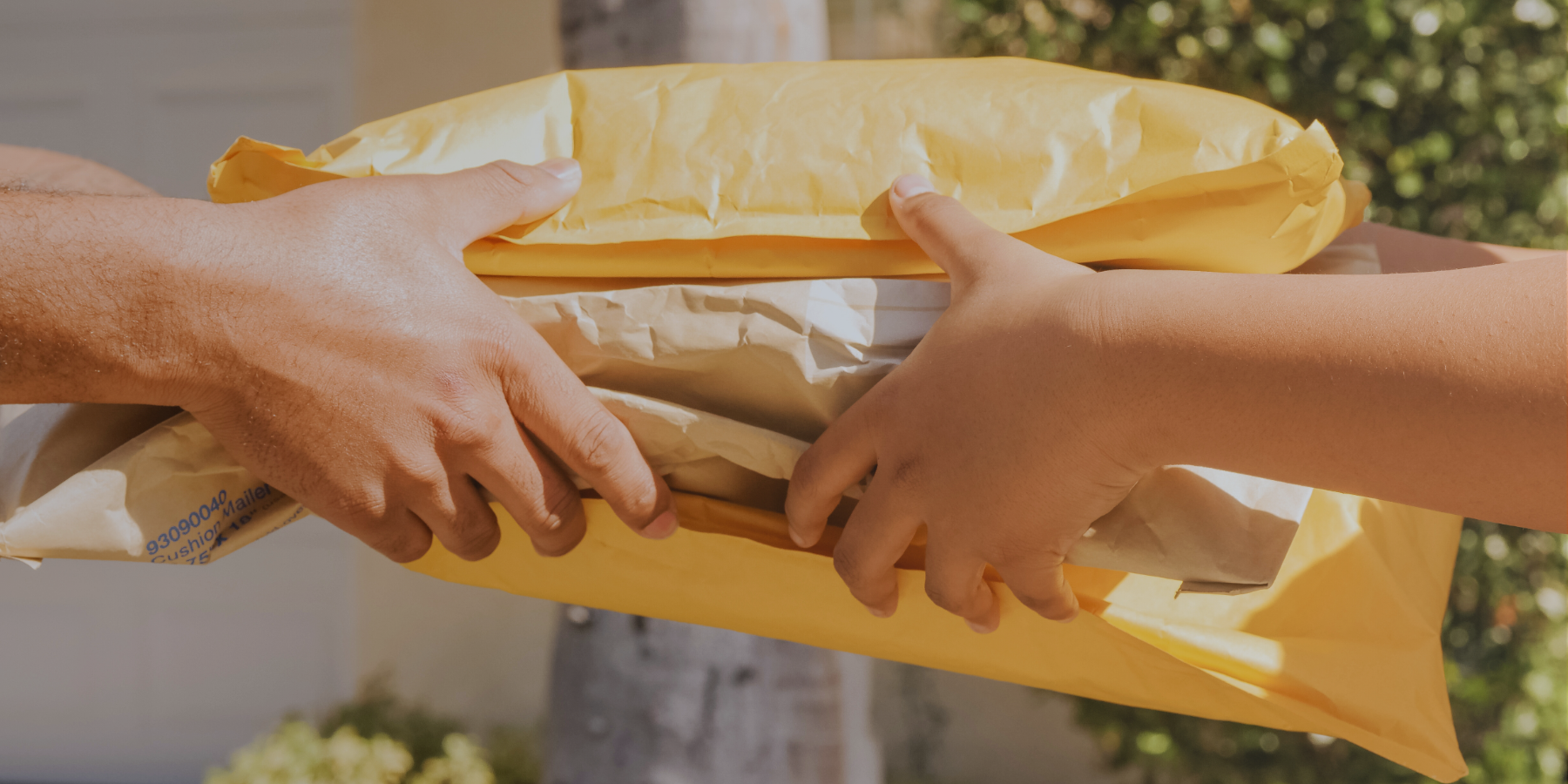 Pacchi postali “profumati” al caffè: il piano dei Trimboli per la spedizione di cocaina dal Sud America