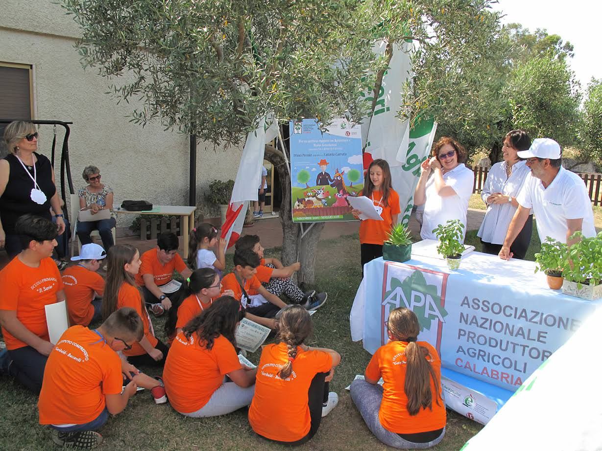 I bambini alla scoperta della fattoria Garrafa