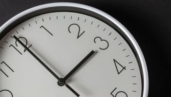 Nella notte scatta l’ora solare: orologi indietro di un’ora