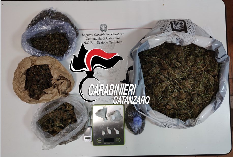 Aveva oltre 2 kg di droga in casa, arrestato dai Carabinieri