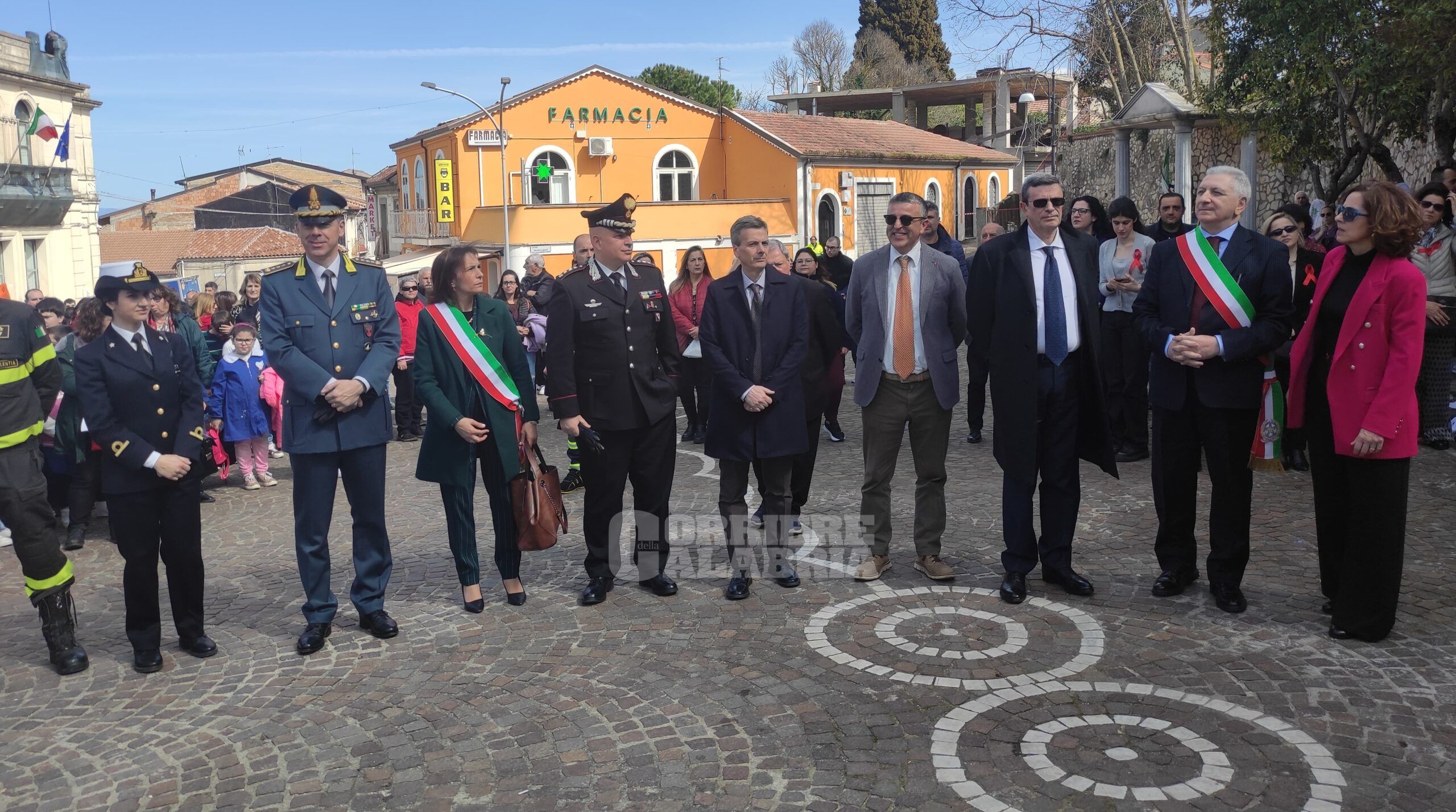 Cessaniti, inaugurata la panchina rossa contro la violenza sulle donne – FOTO