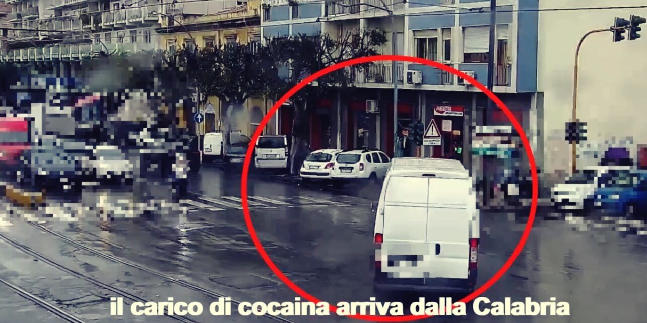 Cocaina tra Calabria e Sicilia: i carichi sul furgone, i viaggi sulla Giulietta e il ruolo del “capo-corriere”