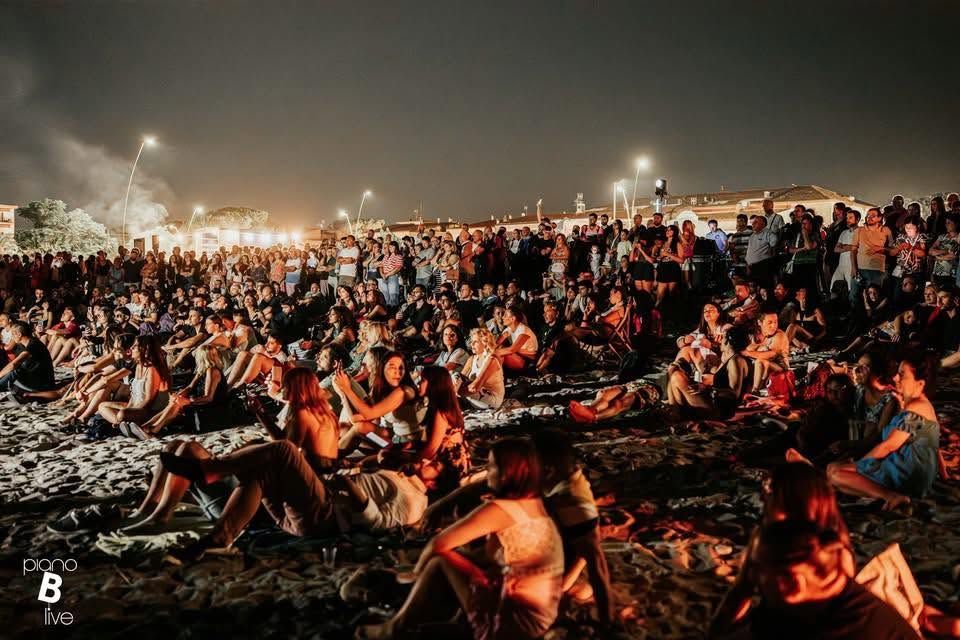 Musica d’autore e desideri sotto le stelle, la “Notte dei Falò” torna a Schiavonea