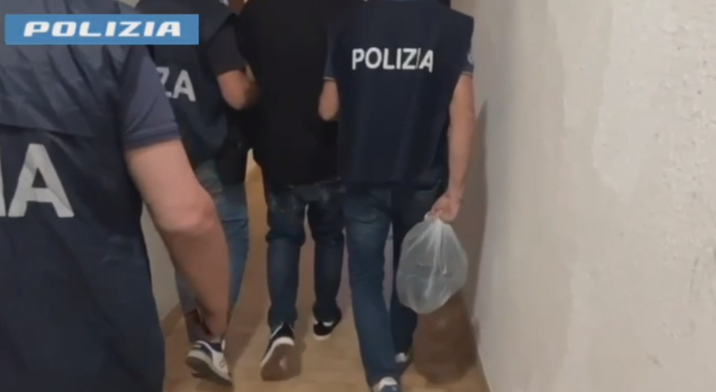 Colpo alla camorra a Scalea: arrestato latitante legato al clan Mazzarella – VIDEO
