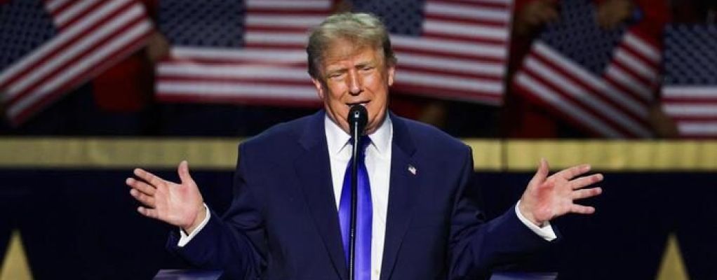 La promessa di Trump a Dallas: «5mila dollari a ogni americano se vinciamo»