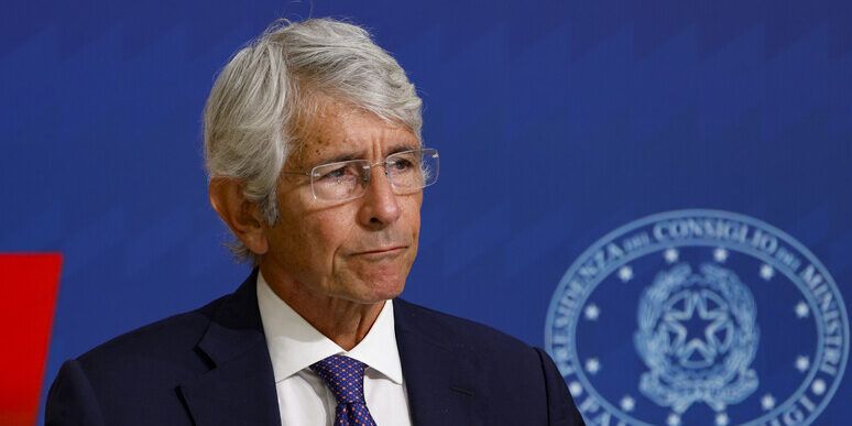 Caos serie B, Abodi: «Rinvio playout scelta saggia». Presidiata la casa di Cellino