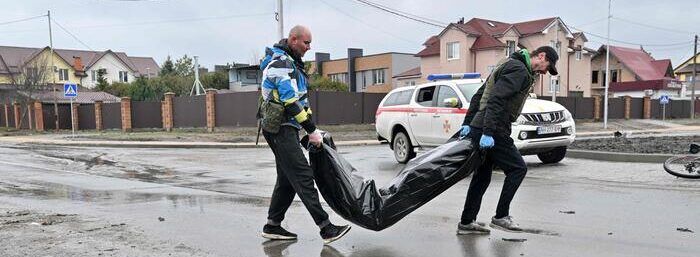 Orrore a Bucha, trovati cadaveri nelle zone lasciate dai russi