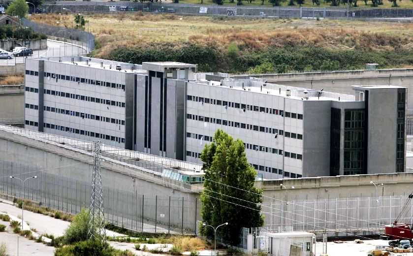 Detenuto morto nel carcere di Catanzaro, eseguita l’autopsia