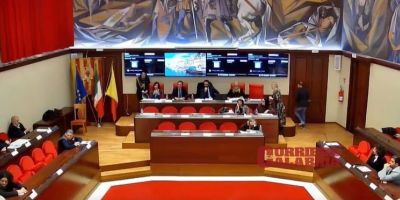 Catanzaro, verso un Consiglio comunale “spartiacque”. E torna la tentazione della “spallata” a Fiorita