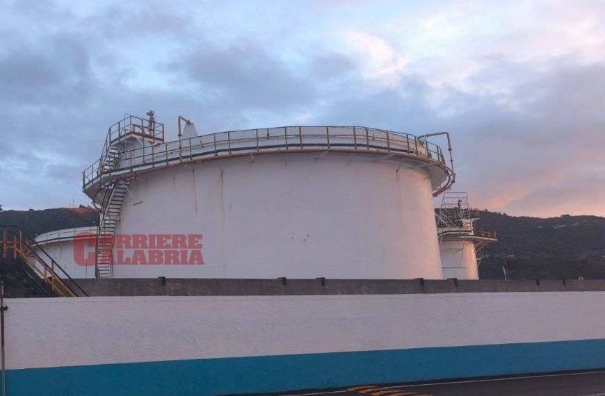 Depositi costieri, Romeo torna sulla determina dell’Autorità portuale: «Ho chiesto che venga modificata»