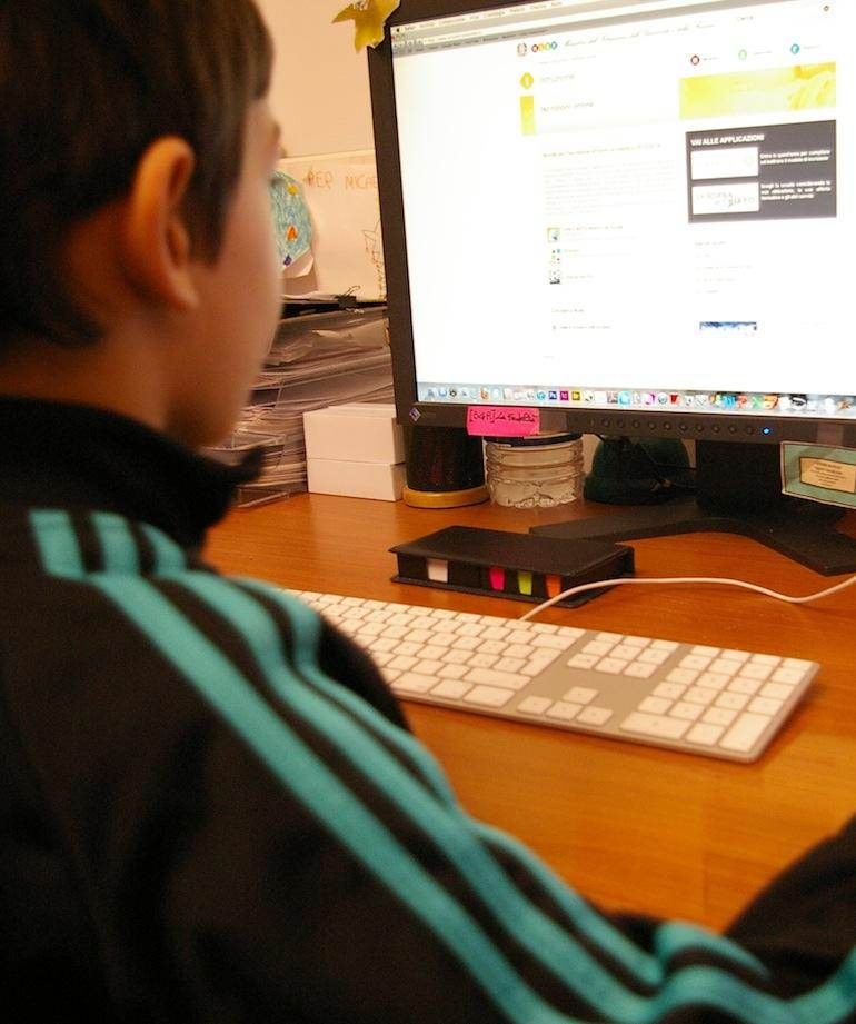 Iscrizioni scolastiche, si fa tutto online