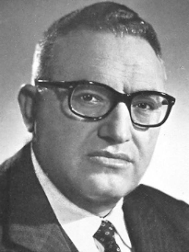 Scompare l`ex sottosegretario Pietro Buffone