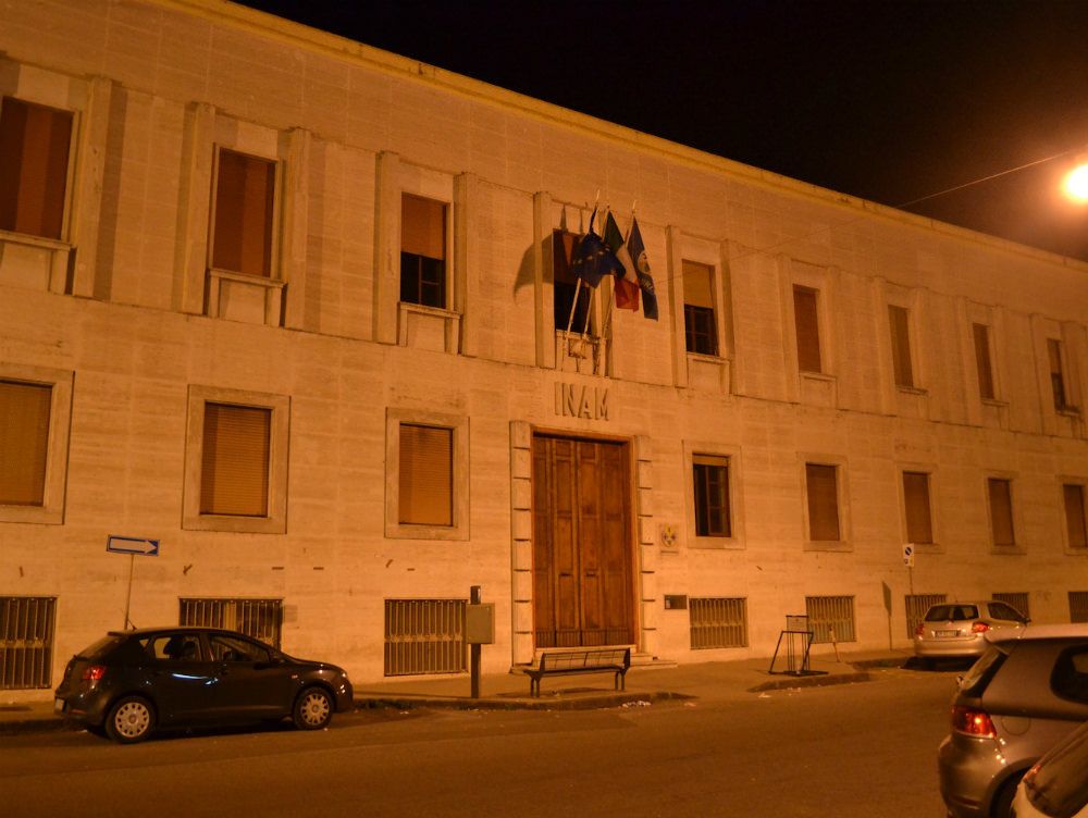 L`Asp di Cosenza è in causa con l`azienda, ma le dà un milione e mezzo di euro