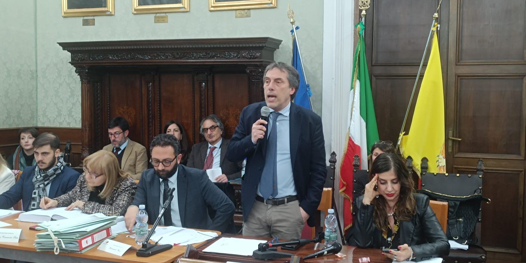 Catanzaro, Fiorita supera lo scoglio bilancio. Ma al Comune trionfa la debolezza della politica