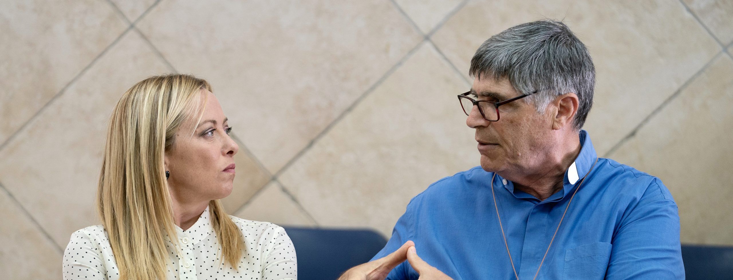 Caivano, lettere minatorie contro don Patriciello e Meloni