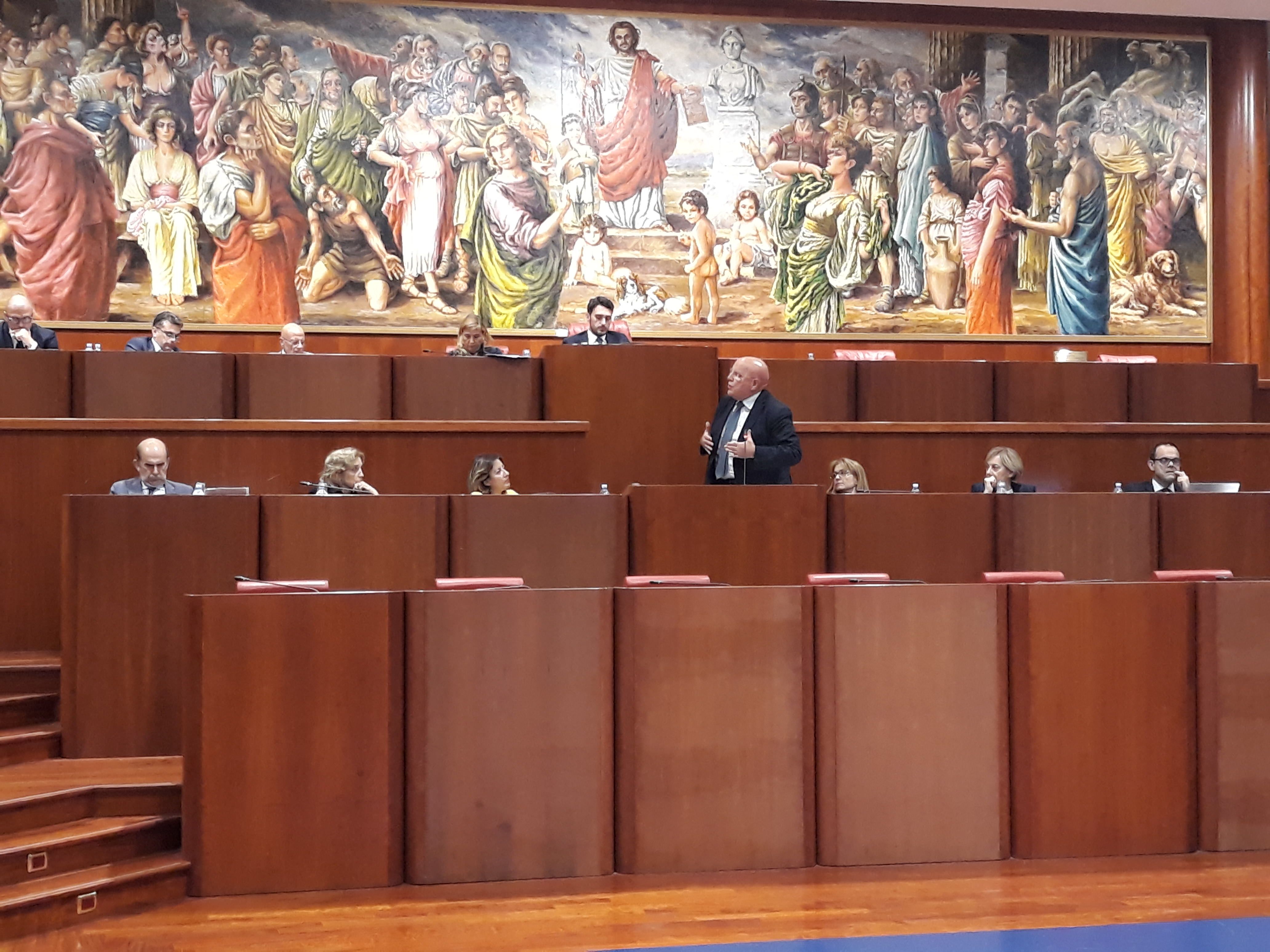 Regione: 40 milioni all'anno per oltre 5mila precari, esclusi (per ora) gli ex Field