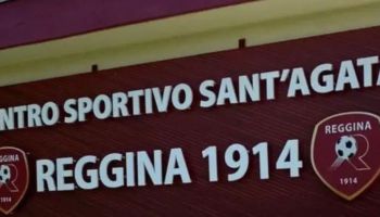 Reggio Calabria, protesta degli ultras tra le vie del centro: «Liberate la Reggina»