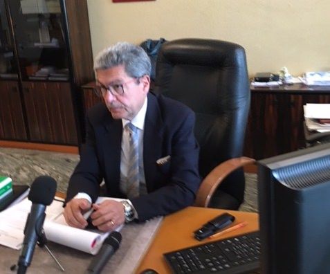 Cade nella rete degli usurai per far studiare il figlio, due arresti
