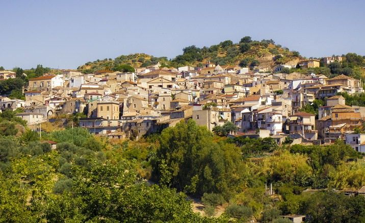 La Regione assegna a Riace 1 milione di euro per interventi urbani