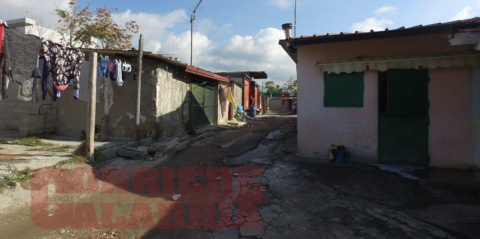 Campo rom di Lamezia, pronti 500mila euro per superare l’emergenza