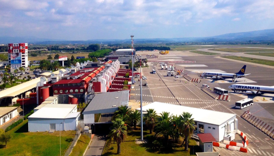 Azione Lamezia: tra disservizi continui e nessun investimento sul personale, Sacal sbaglia strategia