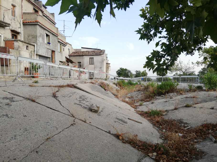 «Non c’è più tempo: se Caulonia crolla, la colpa sarà del Comune»