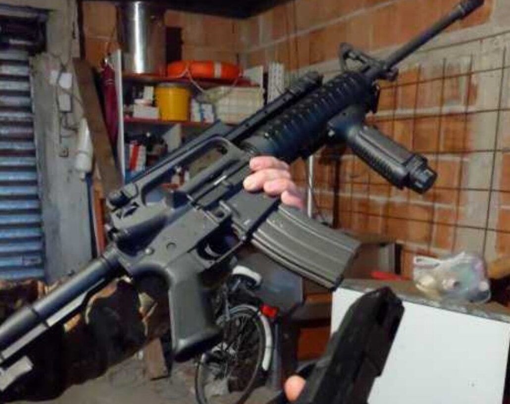 «Le armi in caso di guerra con i Piromalli»: tritolo, kalashnikov e un detonatore. La Santabarbara della cosca Molè